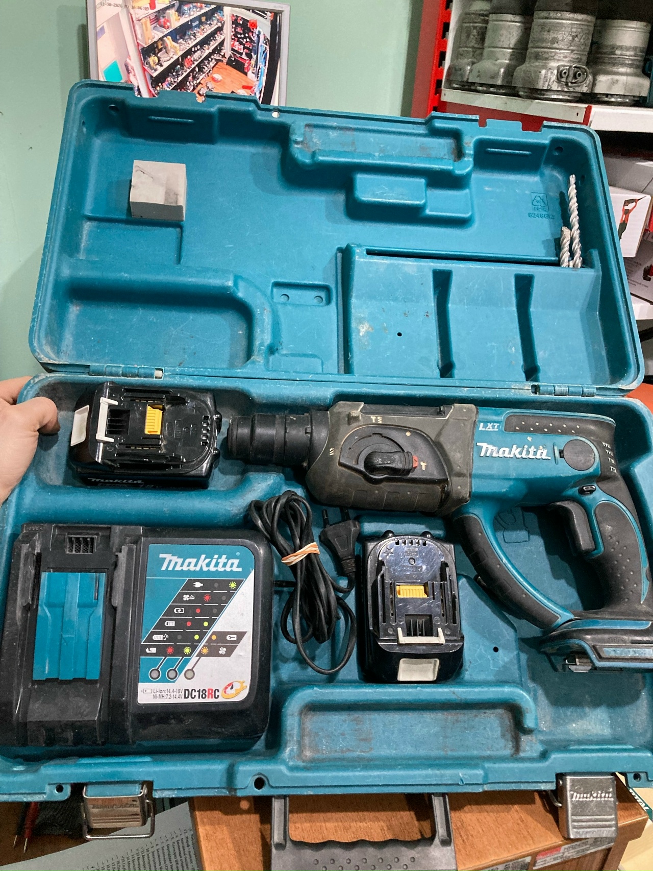 Перфоратор аккумуляторный Makita DHR202