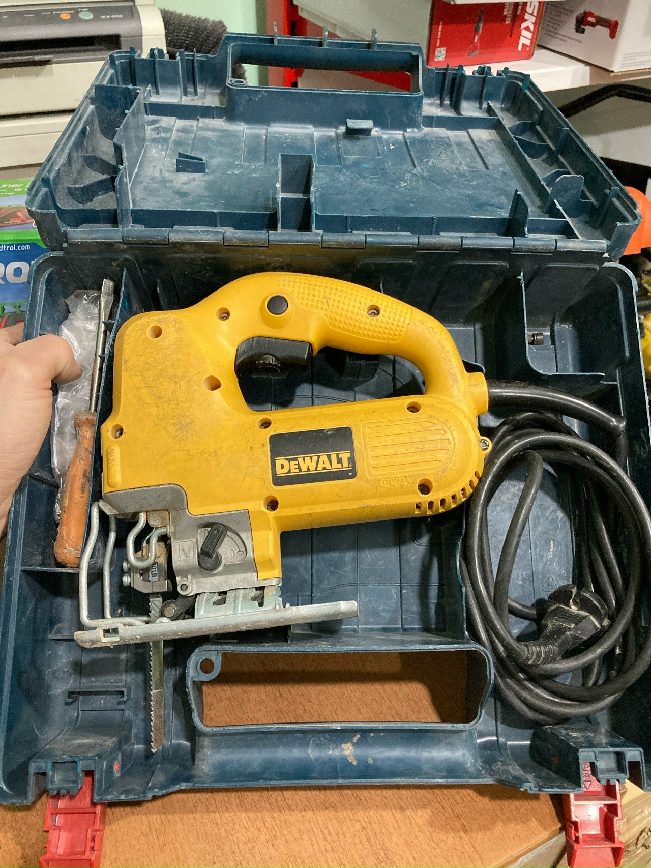Электролобзик DeWalt DW341
