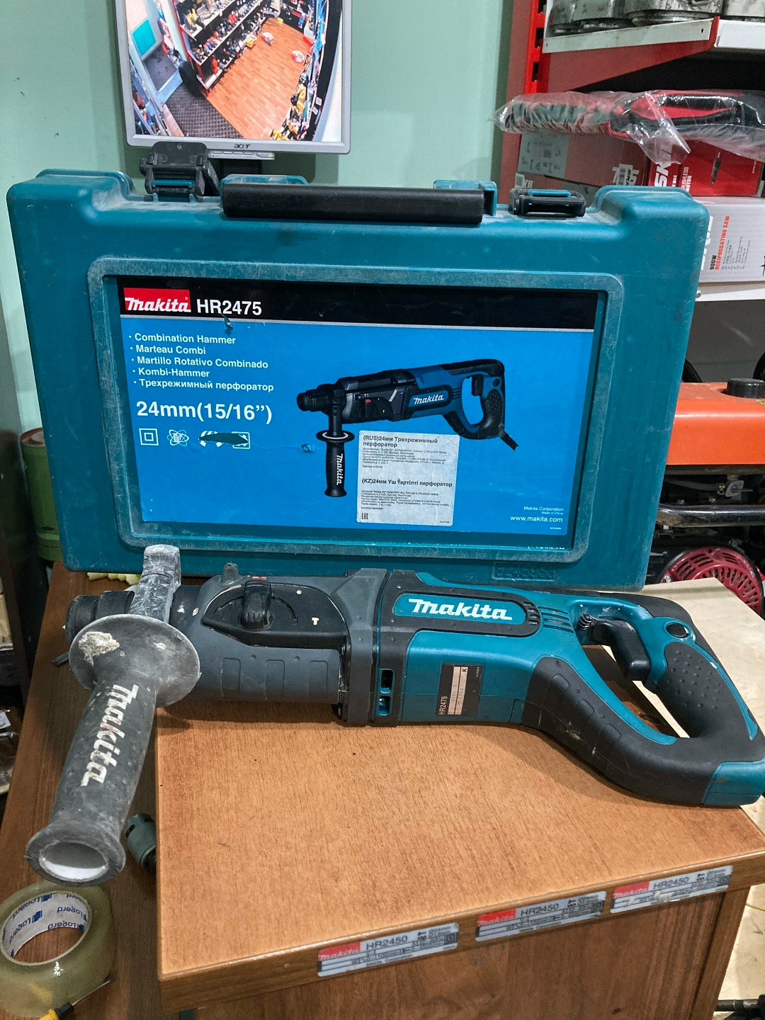 Перфоратор Makita HR2475