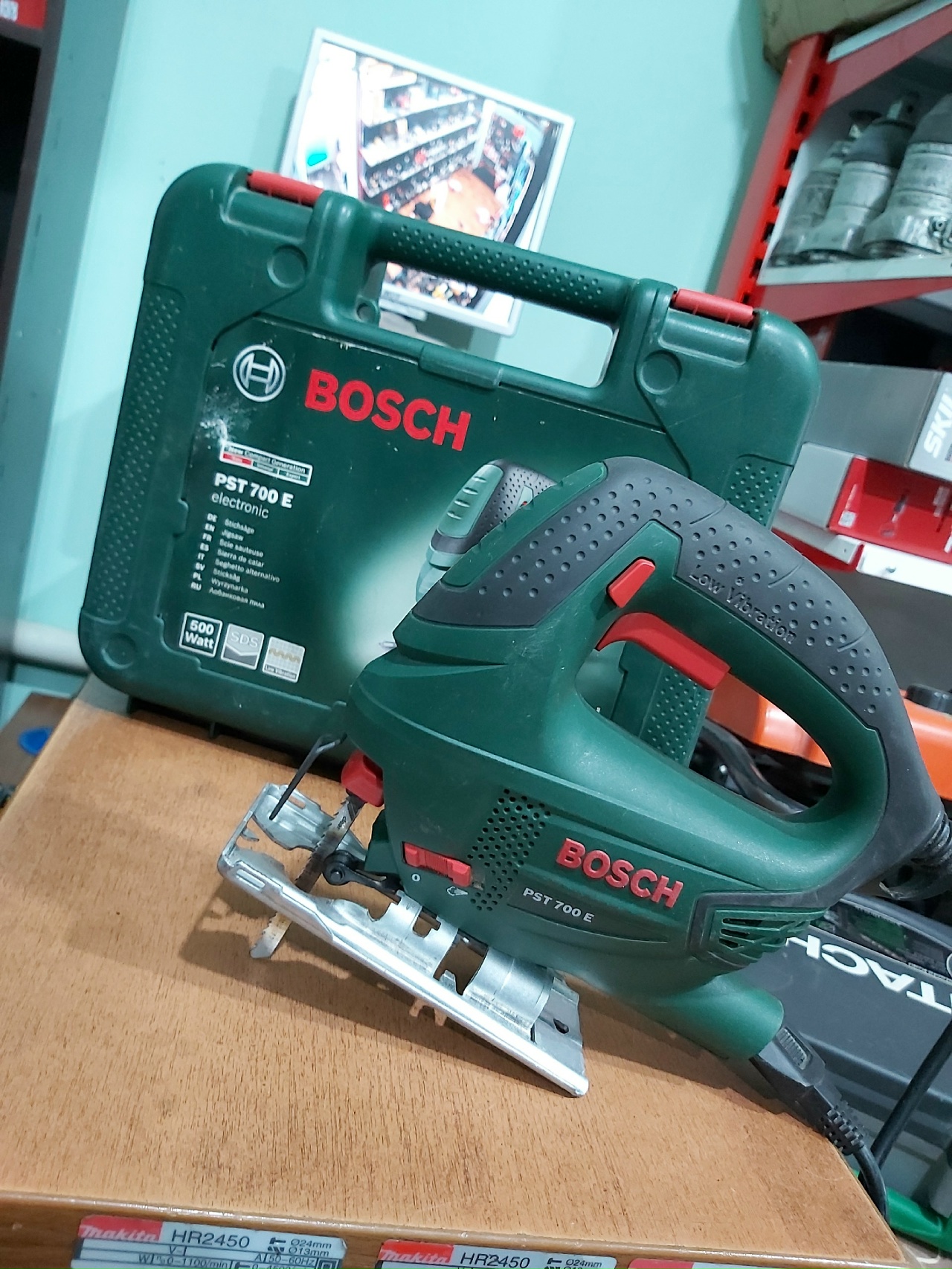 Электролобзик Bosch PST 700 E