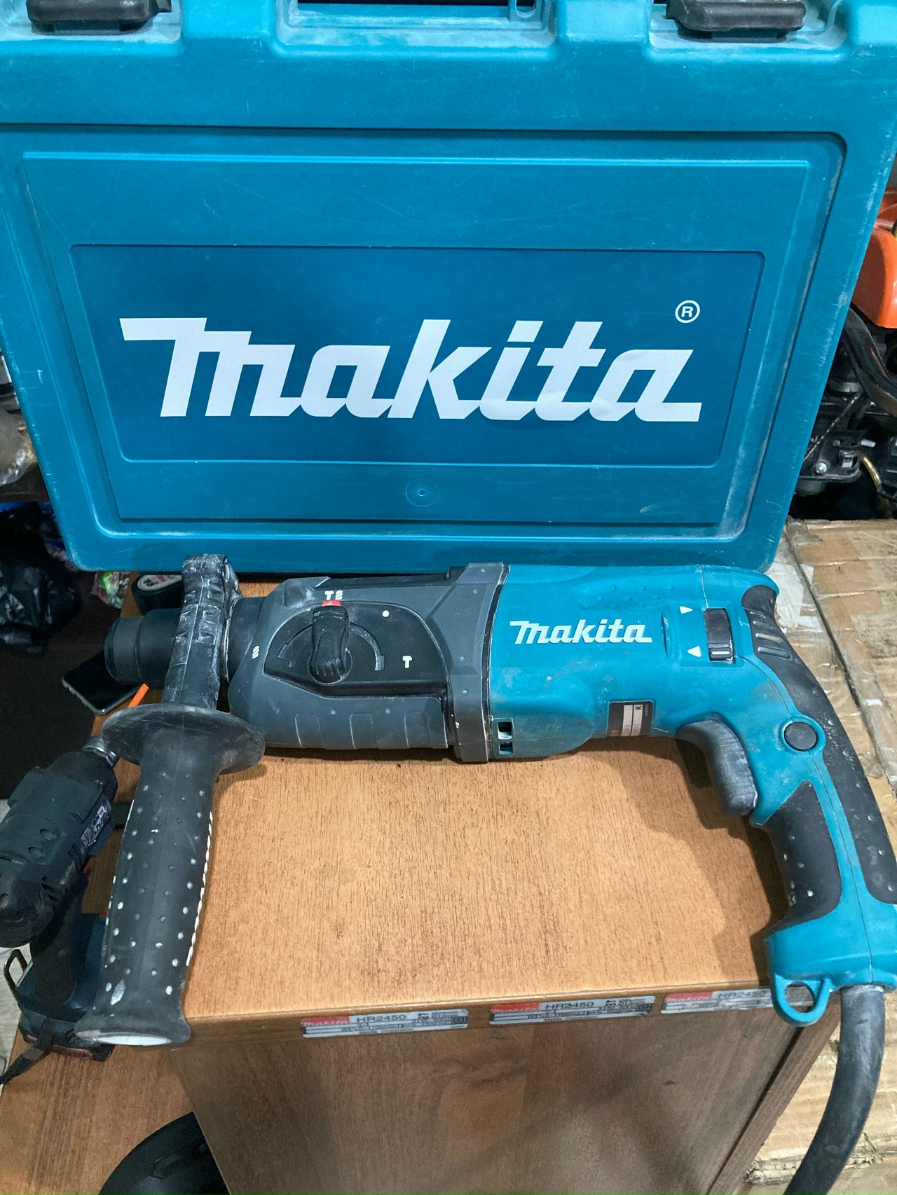 Перфоратор Makita HR 2470
