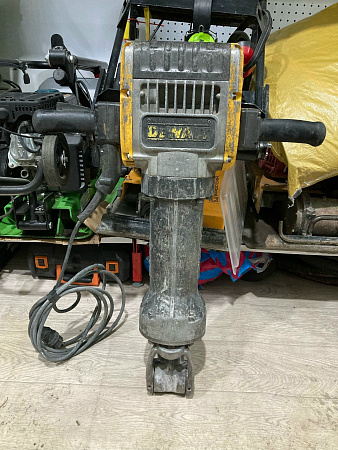 бетонолом dewalt d25980 , 68 дж